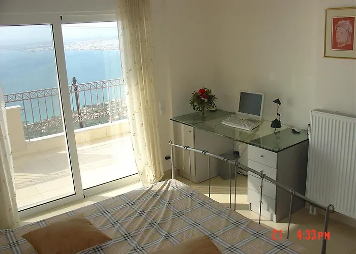 First Floor Vérga Kalamátasz