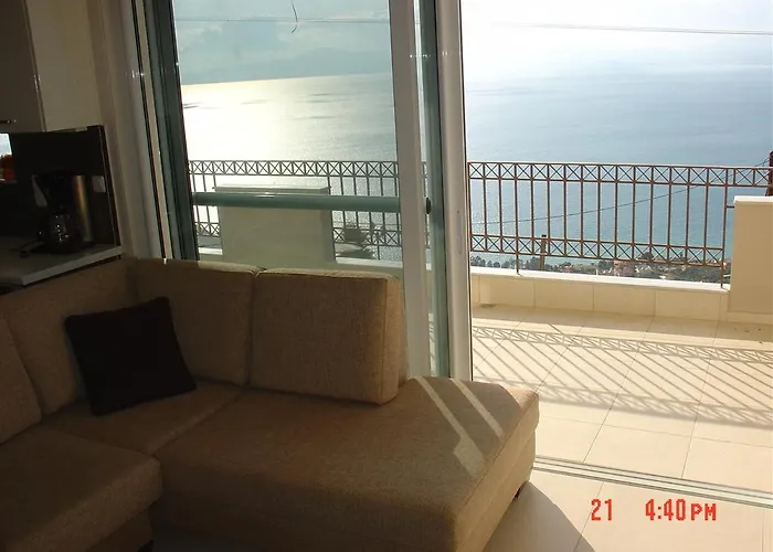 First Floor Vérga Kalamátasz