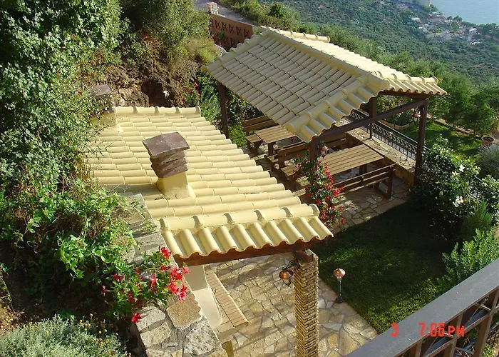 First Floor * Vérga Kalamátasz