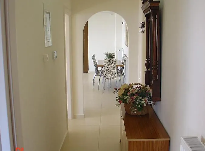 Apartman First Floor Vérga Kalamátasz